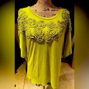 Women’s Yellow Green Soutache trimmed flowers cotton knit top w/bat wing sleeve